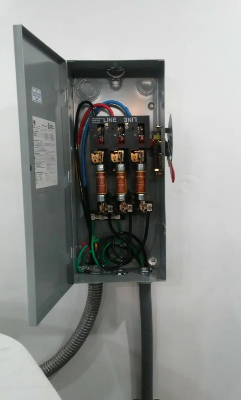 Three-phase disconnect switch installed for Smoke Detector Installation in Gardiner
